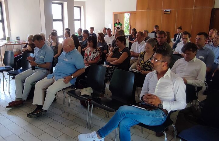 Publikum bei den 1. Wechselburger Parkgesprächen - Link: Einladung zur Bürgerdialogveranstaltung
