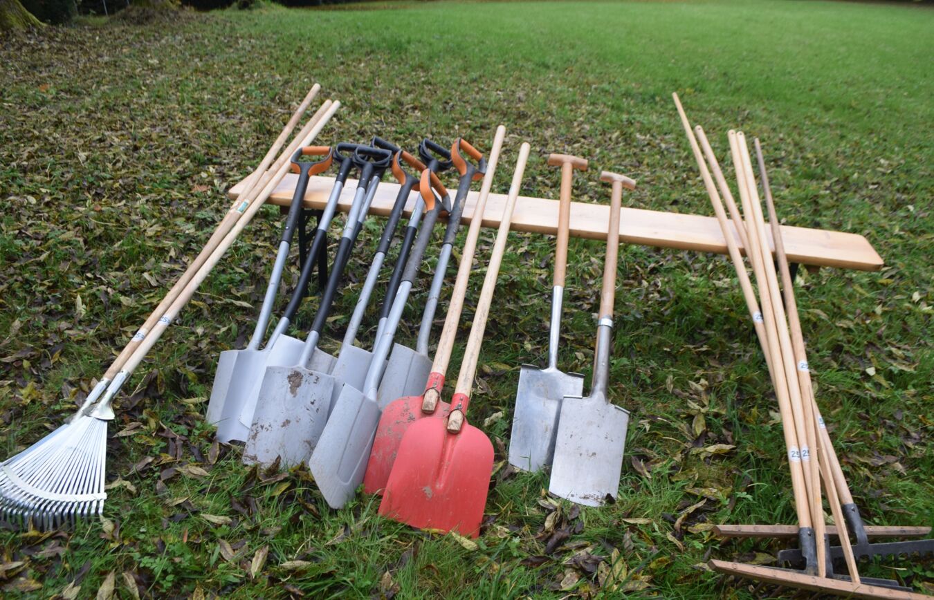 Gartenwerkzeuge bereit